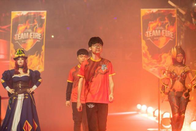 为武漢队带 为武漢队带