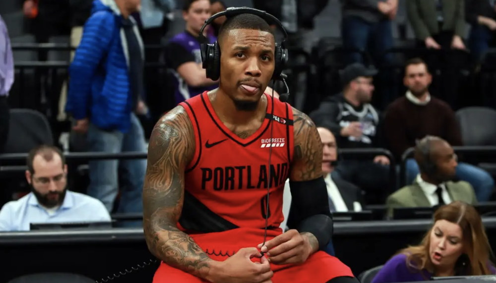 展现出他在 展现出他在